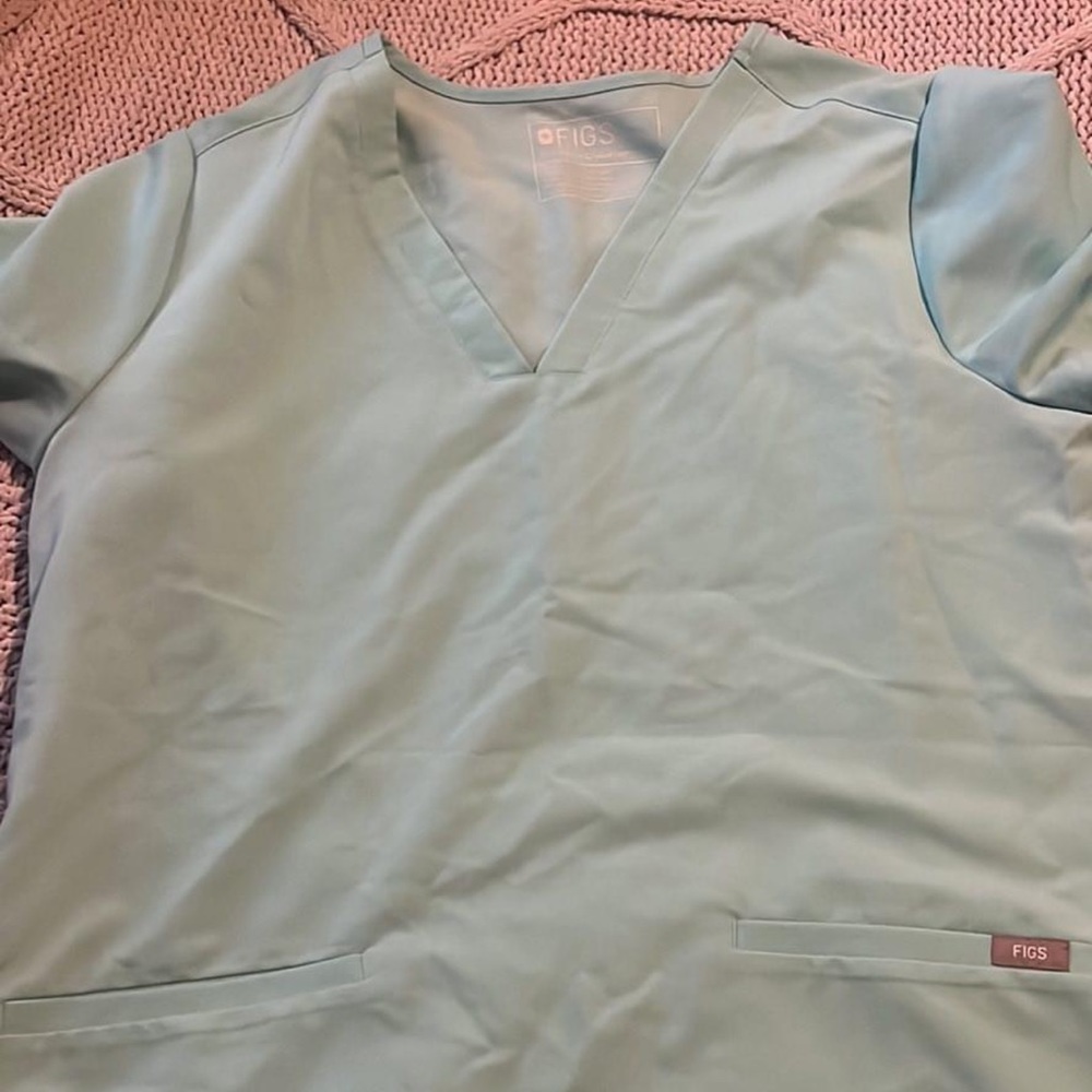 Figs Kade and 3 pocket top set